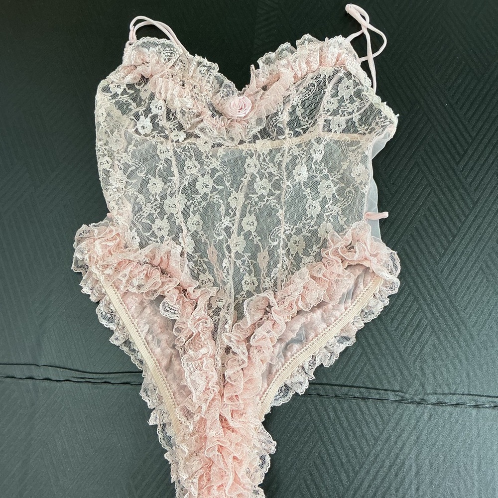 Vintage Elegant Pink Lace Bodysuit - Picture 5 of 5